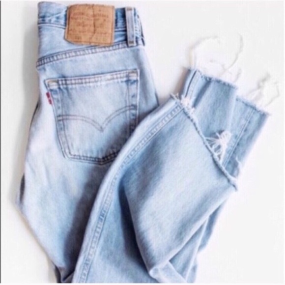 Vintage High Waisted Raw Hem Levi’s - (m-xxl) - Picture 1 of 4